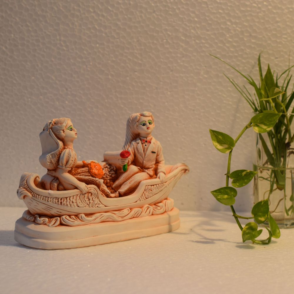 Plaster of Paris Statue & Idols/Boat Couple - Image 2