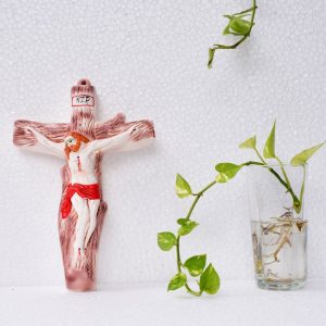 Isha Masih on Cross, Jesus Cross Statue Showpiece for Home Decor, Jesus Christ Cross Statue, Holy Statue of Jesus Christ, Plaster of Paris Statue & Idols